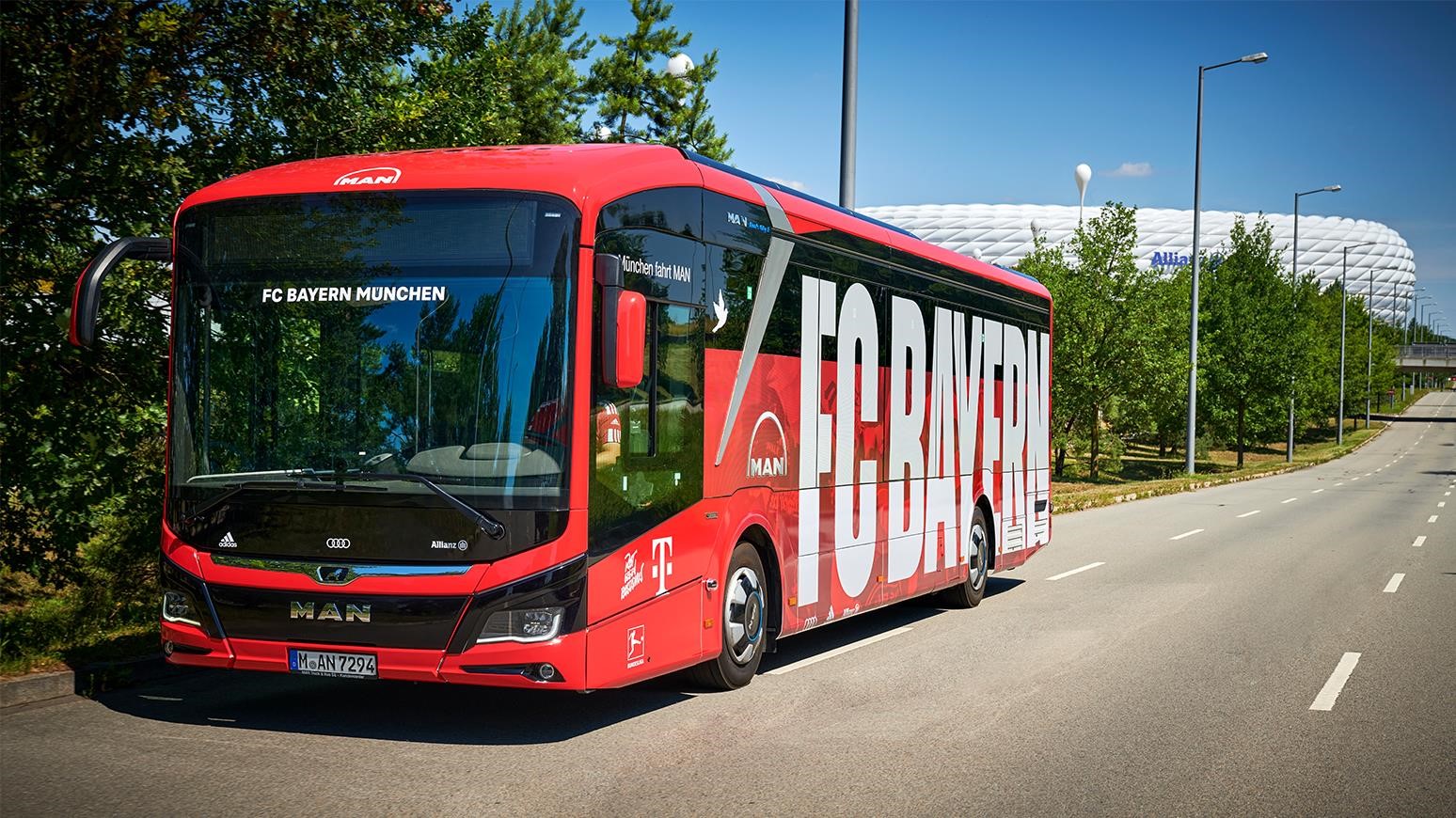 Man Truck & Bus Lion's City E Electric Bus, eTGE Combi Electric Minibus Ferry FC Bayern Team Cleanly & Quietly