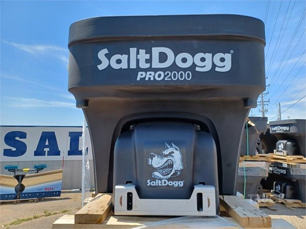 2023 SALT DOGG PRO2000 ELECTRIC POLY HOPPER SPREADER WITH CONVEYO New Andere LKW- / Anhängerkomponenten zum verkauf