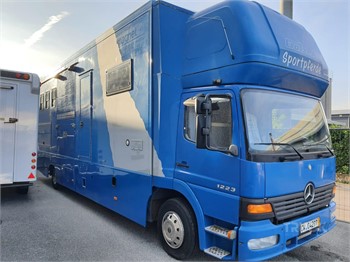 2000 MERCEDES-BENZ ATEGO 1223 Gebraucht Pferdetransporter zum verkauf