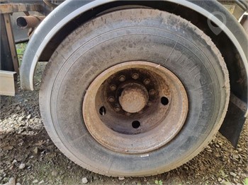 2000 GIANT 17.5 INCH - 10 BOLTS Used Axle Truck / Trailer Components for sale