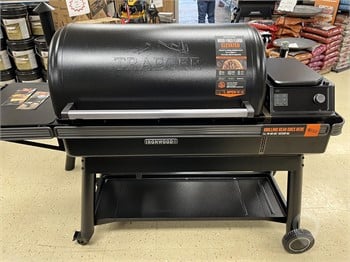 TRAEGER IRONWOOD XL New Grills Personal Property / Household items for sale