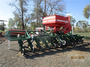 RFM AIRDRILL 2000 Used Air Seeders/Air Carts for sale