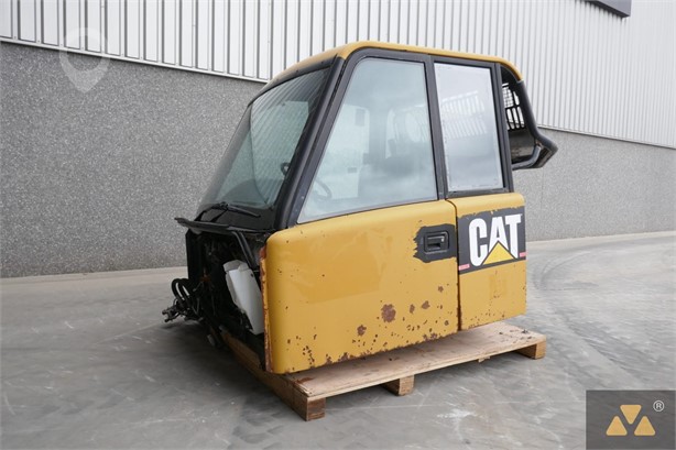 CATERPILLAR 725 CAB Used Cab Truck / Trailer Components for sale