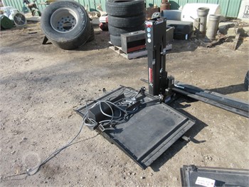PRIDE LSPLATFORM CHAIR LIFT Used Other Truck / Trailer Components auction results