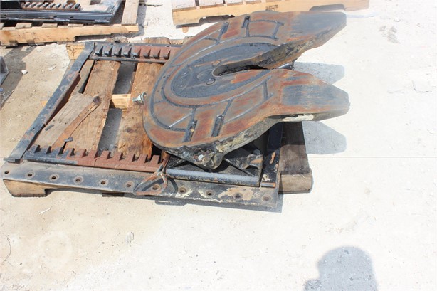 HOLLAND Used Fifth Wheel Truck / Trailer Components for sale