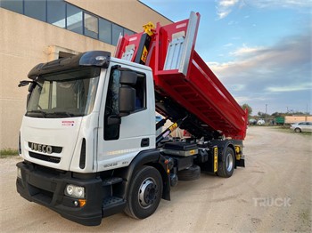 2011 IVECO EUROCARGO 120E22 Gebruikt Vrachtwagen met Haak-Kraan te koop