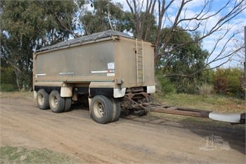 2006 SLOANEBUILT THREE AXLE DOG Used Dog Trailers for sale