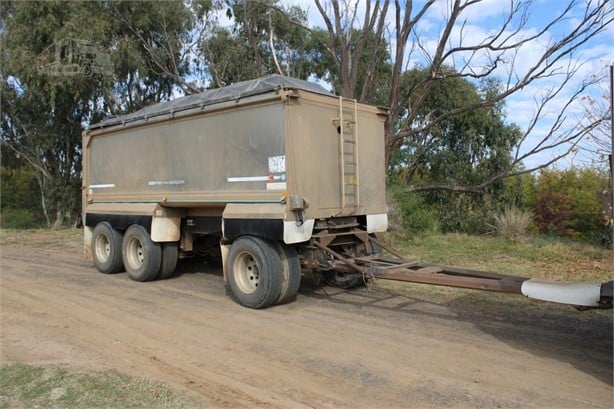 2006 SLOANEBUILT THREE AXLE DOG Used Dog Trailers for sale