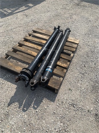 (3) DRIVELINES Used Drive Shaft Truck / Trailer Components for sale