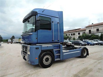 2009 RENAULT MAGNUM 500 Used Tractor with Sleeper for sale