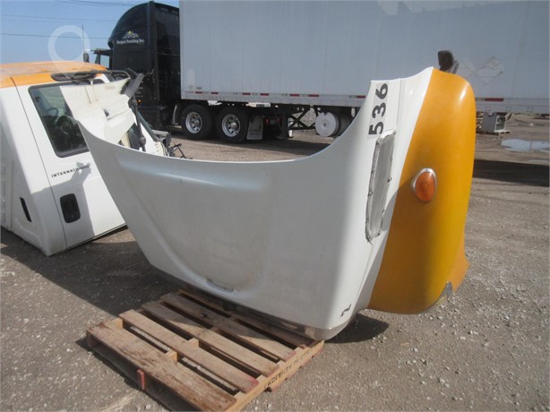 2002 INTERNATIONAL 7400 HOOD AND FENDERS Used Bonnet Truck / Trailer Components auction results