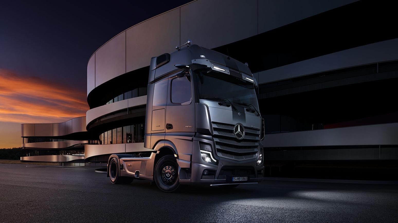 Mercedes-Benz Trucks reaches for the stars with exceptional Actros L Edition 3