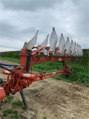 1997 GREGOIRE-BESSON SPB9 Used Ploughs for sale
