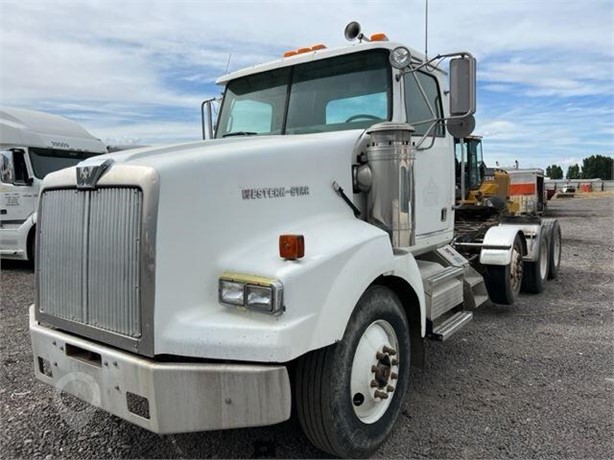 2001 WESTERN STAR 4900 Used Glass Truck / Trailer Components for sale