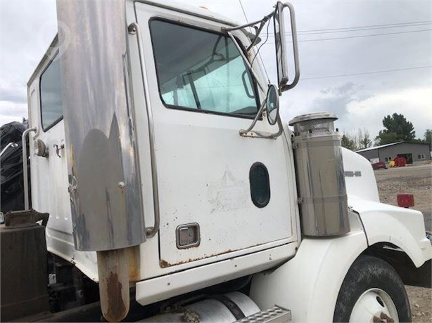 2001 WESTERN STAR 4900 Used Glass Truck / Trailer Components for sale