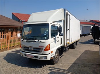 2013 HINO 500FC1018 Used Box Trucks for sale