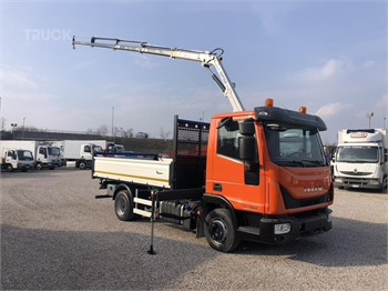 2016 IVECO EUROCARGO 75E16 Gebruikt Vrachtwagen met Grijper-Kraan te koop