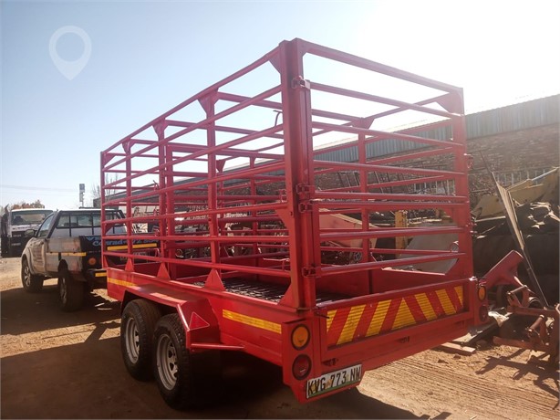 2020 CUSTOM TRAILER DOUBLE AXLE CATTLE TRAILER Used Livestock Trailers for sale