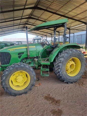2016 JOHN DEERE 5082E Used 40 HP to 99 HP Tractors for sale