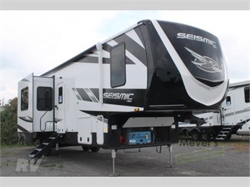 Jayco Seismic 405 Toy Haulers For