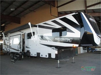 Jayco Seismic 4113 Toy Haulers For