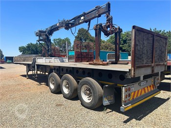 2006 AFRIT TRI-AXLE FLAT DECK WITH BRICK CRANE Used Crane Trailers for sale