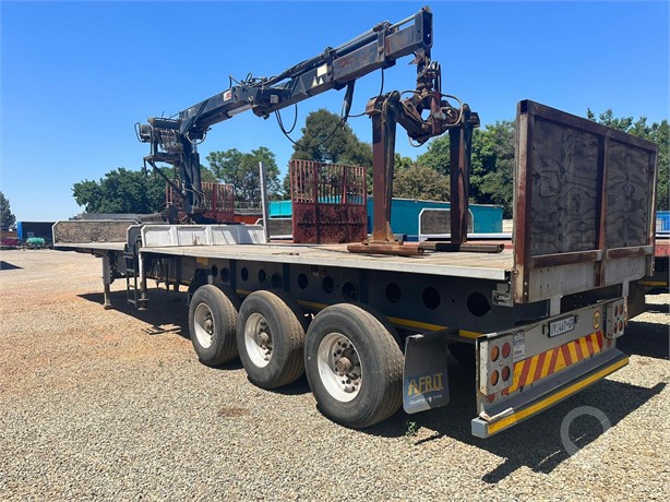 2006 AFRIT TRI-AXLE FLAT DECK WITH BRICK CRANE Used Crane Trailers for sale