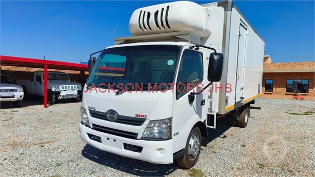 2014 HINO 300 915 Used Refrigerated Trucks for sale