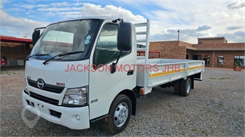 2015 HINO 300 915 Used Dropside Flatbed Trucks for sale