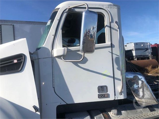 2015 FREIGHTLINER 122SD Used Glass Truck / Trailer Components for sale