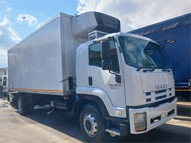 2012 ISUZU FTR Used Refrigerated Trucks for sale