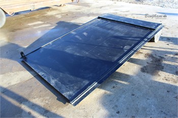 RETRAX TRUCK BED COVER Used Other Truck / Trailer Components auction results