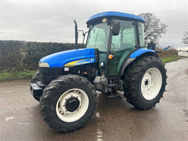 2009 NEW HOLLAND TD5050 Used 40 HP to 99 HP Tractors for sale
