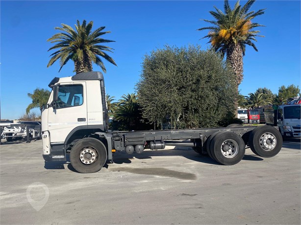2012 VOLVO FM330 Used Chassis Cab Trucks for sale