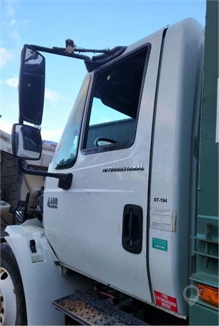 2006 INTERNATIONAL 4400 Used Cab Truck / Trailer Components for sale