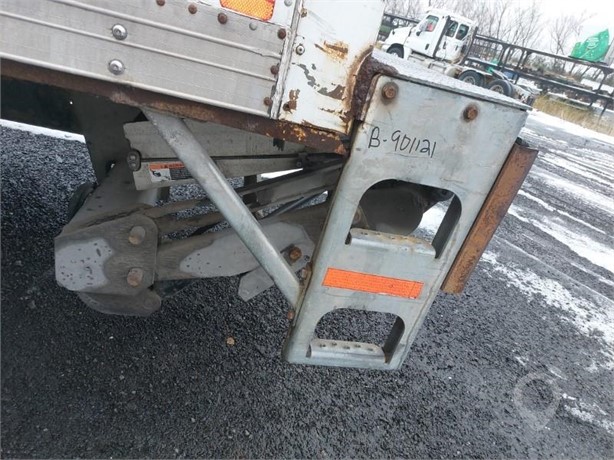 MAXON 4000 LBS Used Lift Gate Truck / Trailer Components for sale