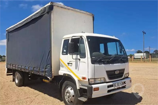 2007 UD UD90 Used Curtain Side Trucks for sale