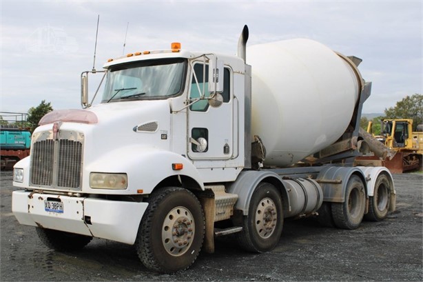 2010 KENWORTH T358 Used Asphalt / Concrete Trucks for sale