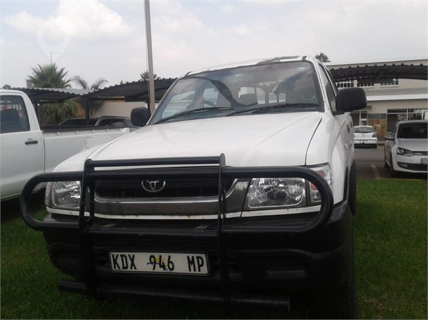 2002 TOYOTA HILUX Used Pickup Trucks for sale