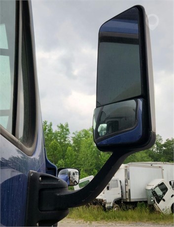 2013 FREIGHTLINER CASCADIA 132 Used Glass Truck / Trailer Components for sale