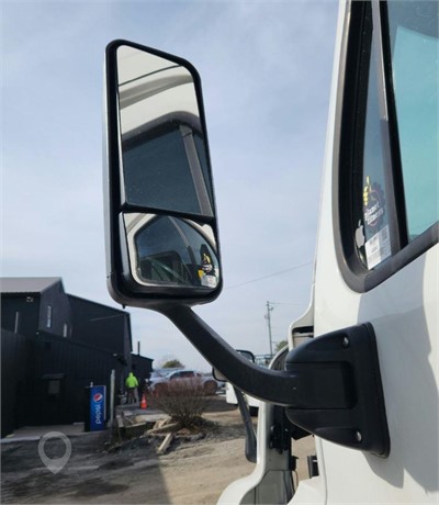 2015 FREIGHTLINER CASCADIA 132 Used Glass Truck / Trailer Components for sale
