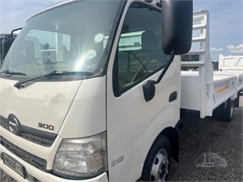2014 HINO 300 915 Used Dropside Flatbed Trucks for sale