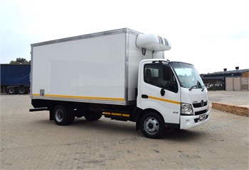 2015 HINO 300 815 Used Refrigerated Trucks for sale