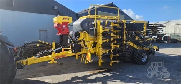 BEDNAR OMEGA OO 4000L Used Seed Drills for sale