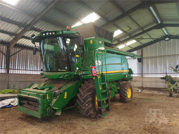 2015 JOHN DEERE T670 Used Combine Harvesters for sale