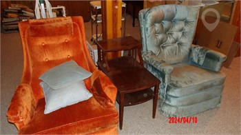 2 VINTAGE CHAIRS & END TABLE Used Chairs / Stools Furniture upcoming auctions