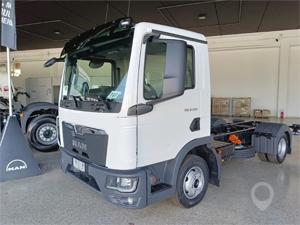 1900 MAN TGL 8.220 Used Chassis Cab Trucks for sale