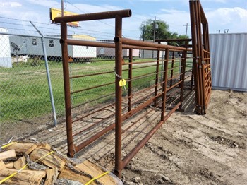CATTLE PANEL 24' CHUTE W/ FRONT SLIDING GATE Used Other upcoming auctions