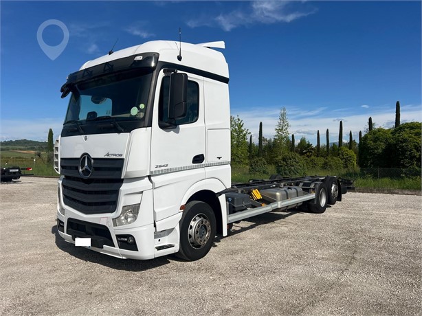 2017 MERCEDES-BENZ ACTROS 2542 Used Skip Loaders for sale