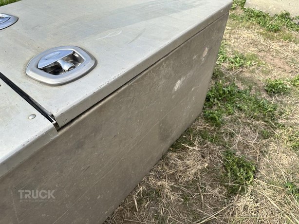 EAST ALUMINUM MOUNTED TOOL BOX Used Wergzeugkiste auktionsergebnisse